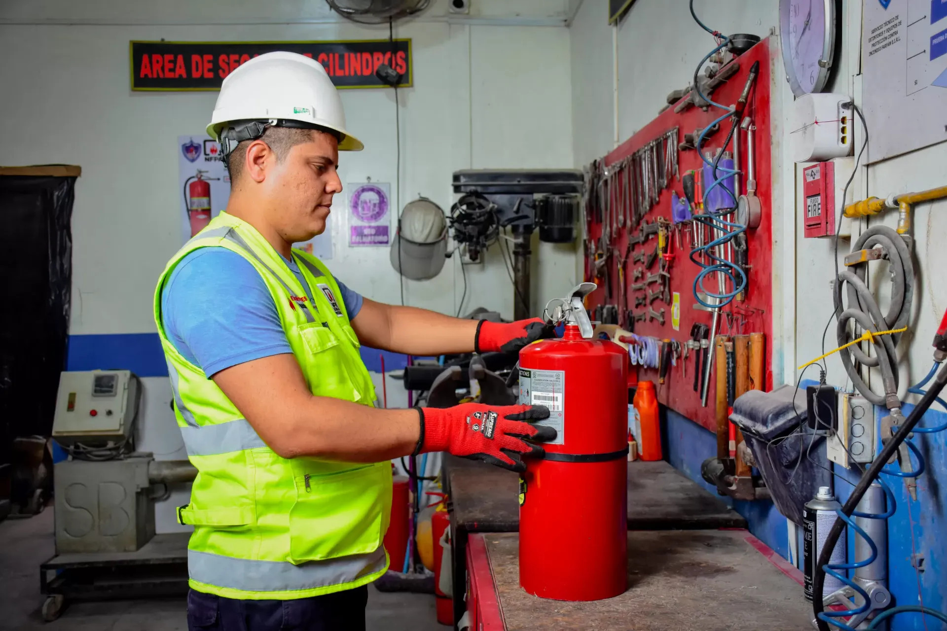🧪 Verificación de presión, mangueras, pasadores y válvulas.